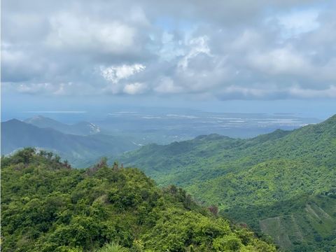 Are you looking for an idyllic place to develop your country or ecotourism project? We present a spectacular farm located in the Marinka sector, just 40 minutes from Minca. This property has a viewpoint that offers breathtaking views of Ciénaga and B...