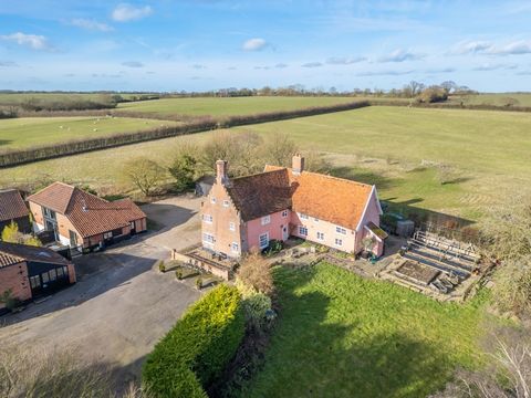 You can live out your country dream at this delightful period property. The 16th century farmhouse sitting in around 60 acres of grazing land, with five holiday cottages, an indoor pool and leisure complex plus additional outbuildings offers enormous...