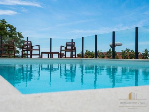 Eine Oase der Ruhe und Eleganz im Herzen von Župa Dubrovačka, nur 800 m vom nächsten Strand entfernt. Diese wunderschöne Villa ist der perfekte Ort zum Entspannen, während die charmante Promenade mit beliebten Cafés 1 km entfernt ist. Die Altstadt vo...