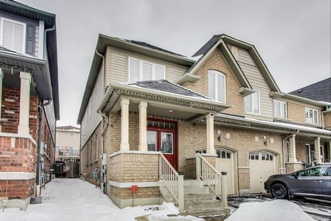 Welcome to 14 Clarepark Court This charming 3 bedroom 3.5 bathroom freehold townhome boasts 1804 sf of main living space and an additional 820 sf basement.  Enter into the formal foyer that leads you to a spacious family room, perfect for entertainin...