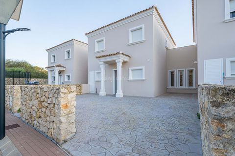 Move-in ready and beautifully finished, this stunning home offers modern comfort in a peaceful setting near Calpe. On the ground floor, youll find a fully equipped kitchen that seamlessly flows into a spacious living area, complete with a cozy firepl...