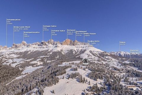 Catinaccio: favoloso appartamento nella località turistica del Lago di Carezza, d'estate direttamente sul campo da golf, d'inverno direttamente agli impianti di risalita.