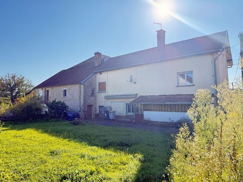 Maison ancienne de 150 m2, 5 ch, dépendance, terrain de 3874 m2.