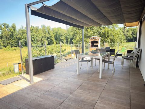 Maison de 90 m2 avec pension canine sur terrain de 2207 m2.