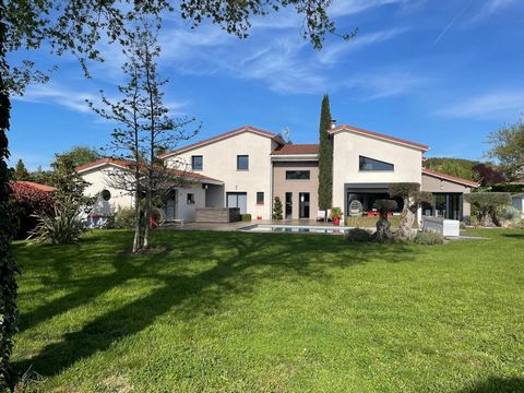 Maison d'exception de 240 m², 6 chambres, piscine