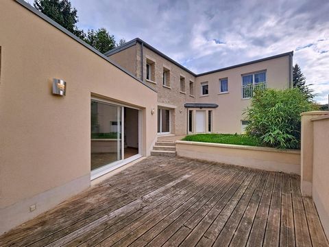 Bâtisse en pierre avec ses extensions neuves³