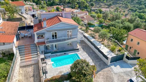 EXCLUSIVITE - Maison 7 Pièces à Vendre - La Turbie