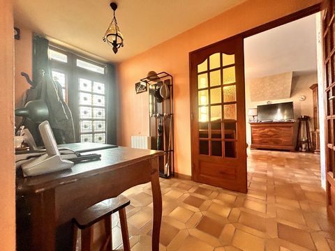 Au Sud d'ORLEANS - Nombreuses dépendances à exploiter - village avec commerces et commodités