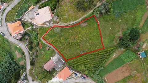 For sale rustic land with 1050 m2 located in the parish of Porto da Cruz. Although you do not currently have direct access by car, there is the possibility of doing the same. To be built a villa this will be with definitive view to the sea. This land...