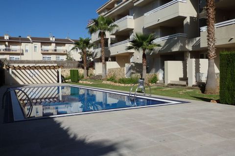 Este cómodo apartamento con piscina comunitaria se encuentra situado en Pego, un municipio español de Alicante. Dese un baño refrescante en la piscina para seguidamente disfrutar de la tranquilidad y el espacio en las tumbonas de su propia terraza. E...