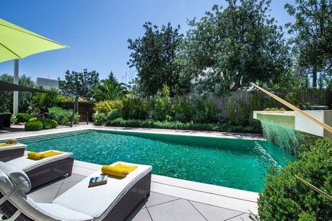 Enjoy luxury at 4 bedroom villa in Tavira, which is ideal for families to stay. For reasons of tranquility, it is not rented to youngsters. This holiday villa can accommodate 8 guests, and it also has a private swimming pool with lounge sets. The cha...