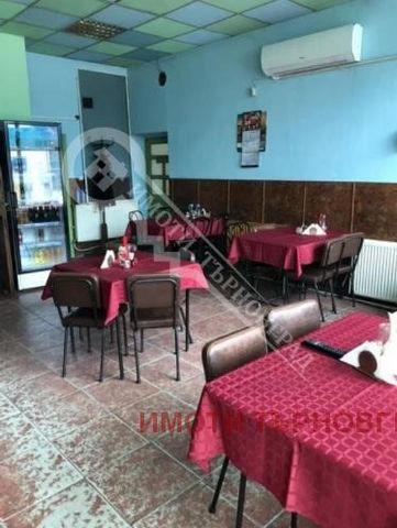 Imoti Tarnovgrad ofrece un restaurante en funcionamiento en el centro del distrito de Veliko Tarnovo. Cholakovtsi. La superficie neta del restaurante es de 105 metros cuadrados. Distribuida entre una cocina, dos comedores, dos baños, dos sótanos y un...