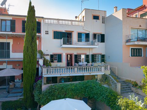 Investment: A beautiful townhouse in a very quiet area in El teeren neighborhood. The townhouse is located on a slight hill and thus has times from the upper of the 4 floors a beautiful sea view over the bay of Palma. The substance of the building is...