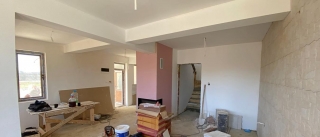 Price: €85.000,00 District: Balchik Category: House Area: 160 sq.m. Plot Size: 500 sq.m. Bedrooms: 2 Bathrooms: 1 Location: Countryside Newly built house to high EU standards. The property is ideally situated in one of the most desirable places near ...