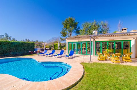 Welkom in deze spectaculaire villa gelegen tussen de velden van Felanitx, met twee gebouwen en een prachtige tuin en een groot chloorbad. Dit is de droom van grote gezinnen of vriendengroepen, omdat het gemakkelijk plaats biedt aan 16 tot 20 personen...