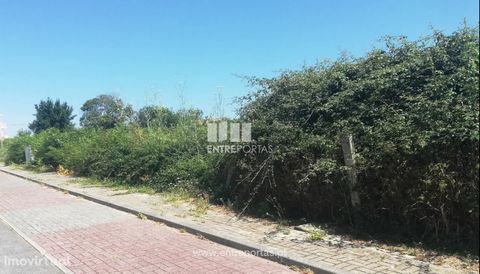 Sale of Lot, Sta Marta de Portuzelo, Viana do Castelo. Plot with 157m² inserted in a privileged and quiet area. Excellent access with all amenities in the vicinity. Ref. VCC13332 FEATURES: Plot Area: 157 m2 Area: 157 m2 Area: 157 m2 Implantation Area...