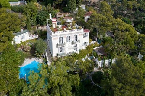 Belle Epoque property of 500m² on grounds of 1500m², in a quiet and residential area below the village of Cap d’Ail, 10 min from Monaco On 3 levels plus a rooftop level Main level: Double living room, TV corner, dining room, all of them opening onto ...