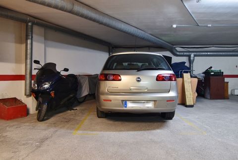 We hebben precies wat je zocht om te stoppen met rondlopen op zoek naar een parkeerplaats... Garage in c/Sicardó, op een paar meter van de straat Granada en de Rambla amatisteros, voor een ongelooflijke prijs en met 10,36 m² nuttig. Houd uw auto veil...