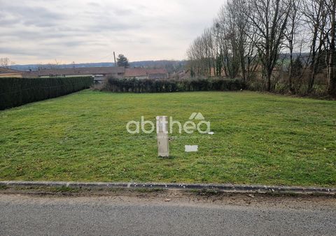 Located in a quiet development, 10min from all amenities. Come and discover this flat, fully buildable, serviced plot of land of 1145 m2. Demarcation done. Connection to the sewer system is possible. There are no particular restrictions on the type o...