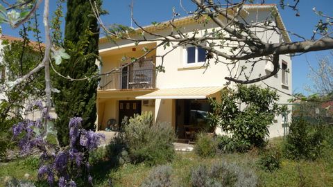 Beautiful sought-after riverside village in the Orb valley, offering all shops (bars, restaurants, schools, bakeries, butchery, supermarket :), located at 20 minutes from Beziers, 30 minutes from Narbonne and 25 minutes from the beach! In a quiet res...