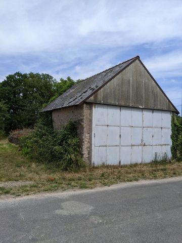 Very well located: 10 minutes from Blois/Villebarou. Barn of approximately 50 m2 on a building plot of 1579 m2, free builder. Soil study, town planning certificate. The viabilities arrive at the edge of the plots. Individual sanitation to be provided...