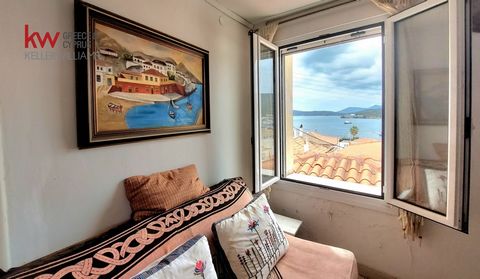 Only 100m from the sea, near the harbor with amazing view, this traditional 180sqm house is for sale, on the island of Poros (2.5hrs by car). Can be used for permanent residence, or summer house. It is an excellent investment, since its ideal locatio...