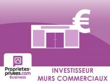 Frédéric Fresneau offers you this commercial premises with a beautiful surface of 1,420 m² spread over two levels. Divisible, this building offers several possibilities - double access, sectional door, 30 parking spaces on a closed and secure ground....
