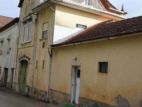 Centenary 3 Bedroom Building with Garage and outbuilding for updating near Vila Nova de Poiares This wonderful Centenary building boasts lots of character; it has been in the same family for several generations, and was once part of a much larger est...