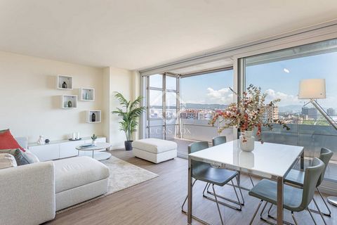 In a newly renovated building in the Diagonal Mar district of Barcelona we find this 115 m² apartment for sale. The apartment enjoys plenty of natural light and has a layout that consists of a living-dining room with a separate kitchen and a terrace....