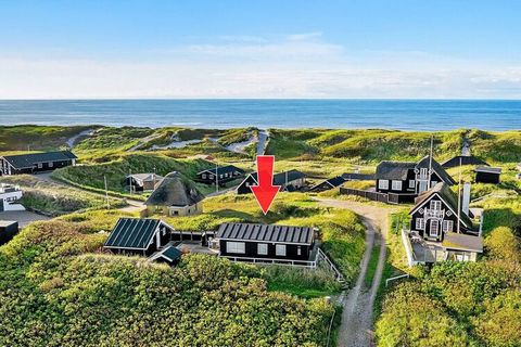 In the heart of Søndervig lies this gem of a holiday home, located on a dune top and with a view of Ringkøbing Fjord, and with sea views to the North Sea, only 100m to the North Sea. This cottage has one of Søndervig's best locations, close to the se...