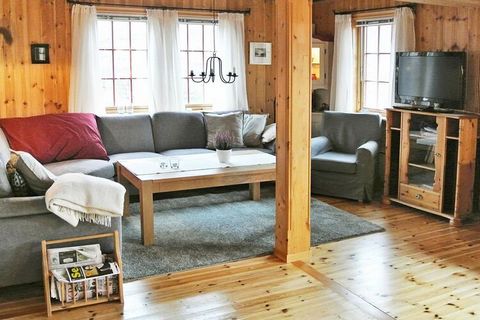 A charming holiday cottage with a beautiful view of the mountain plateau with its grandeur Norwegian nature. The nature is just outside the front door of this cottage, and you are located in a sunny area. Go for walks along hiking trails and experien...