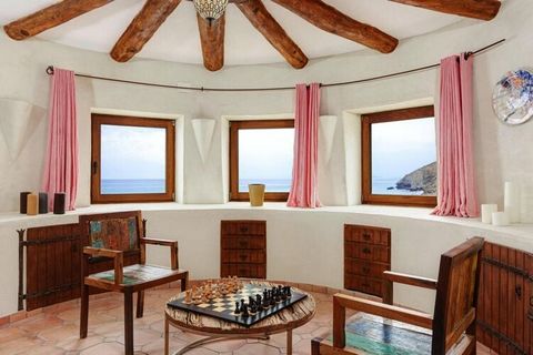Spend an unforgettable holiday in this tastefully and high-quality furnished villa in Villajoyosa. The 213 square meter holiday home with three bedrooms offers enough space for up to six people. Relax by the private outdoor pool or on the beach, whic...