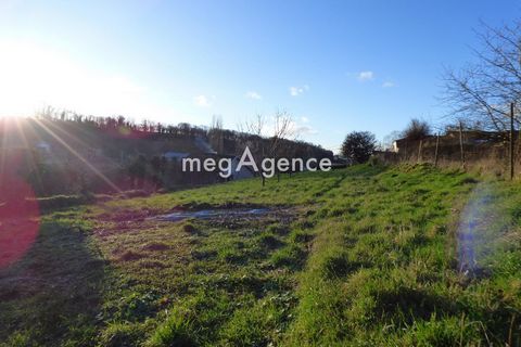Build the house of your dreams in a quiet village near Vandeléville. Find schools, shops, doctors and all amenities in Vicherey - 2 minutes drive. School pickup for Vicherey and Neufchâteau. The land is serviced: all studies done - geotechnical, ther...