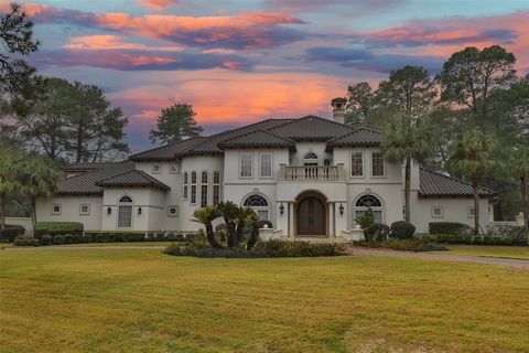 Luxury meets function in this 2 story Mediterranean Tuscan villa. From a grand entry foyer with a dome chandelier, to the sparkling heated, gunite pool, the home makes every day a tropical oasis vacation. Circular driveway, 3 car garage has access li...