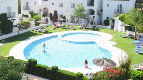 Located in Estepona. Centrally located 1 bedroom apartment with private garden for holidays lets availabel from June 2019. Located in the popular resort of Las Palmeras de Bena Vista, at the foot of the prestigious El Paraiso and Los Flamingos golf c...