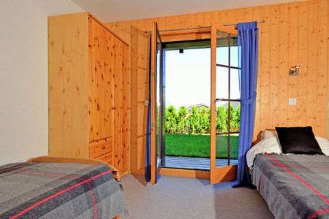 Esta casa de vacaciones con cómodos dormitorios es ideal para varias familias o grandes grupos de amigos. Se encuentra en La Tzoumaz, cerca de la zona de esquí de Les 4 Vallées. La casa está a 400 m del remonte a las pistas de esquí y a 300 m del bos...