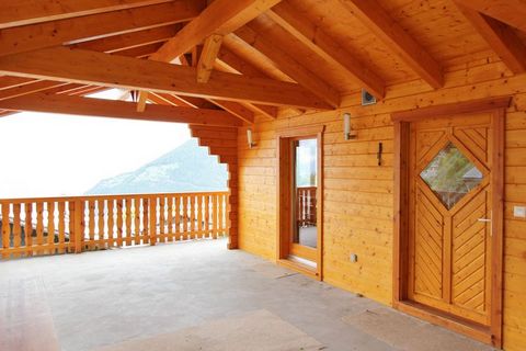 El cómodo chalet de 6 dormitorios está bellamente ubicado a una altitud de 1550 m y tiene una sauna, a fin de rejuvenecer a los viajeros cansados. Un grupo de 12 puede disfrutar de las impresionantes vistas de las montañas mientras se alojan aquí. Si...