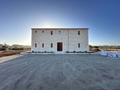 This classic-style new building on the island of Mallorca will be completed soon and offers a Mediterranean ambience. The attractive single-family house impresses with its typical architecture with natural stone elements, large windows and high woode...