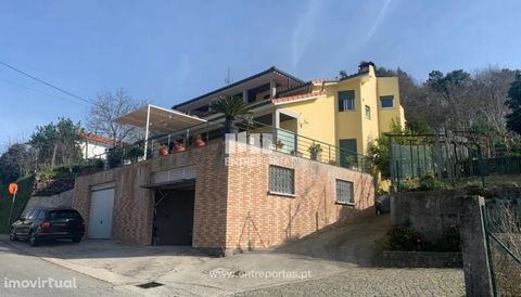 Sale of fantastic 5 bedroom detached villa, Melgaço, Viana do Castelo. House in good general condition, as new. It has a terrace on the 1st floor, with regional cuisine and located just a few minutes from the center of the beautiful village of Melgaç...