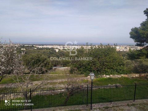 PUGLIA. Forest of Fasano VILLA FOR SALE Coldwell Banker offers for sale, in the Selva di Fasano area, a villa on the mezzanine floor, within a residential complex consisting of four houses. The property consists of a comfortable living room, kitchen,...
