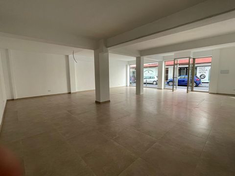 Are you in search of a spacious and well-situated space for your business in Ibiza? Look no further! We offer you a generous commercial space of 127m², located right in the heart of the city, just 2 minutes away from the Ibiza courts. This strategic ...