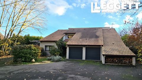 A25709ABR03 - Luxury spacious architect-designed house completely renovated, in an ideal location close to the UNESCO spa town of Vichy. With approximately 188m² of habitable space, this house has a fully fitted modern kitchen and a large living/dini...