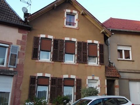 MOYENMOUTIER SEMI-DETACHED HOUSE OF 71 M² Moyenmoutier semi-detached house of 71 m² located in the city center in a quiet area Entrance, kitchen open to living room, WC, Upstairs: bathroom, 2 bedrooms Attic with attic, cellar, laundry room, town gas ...