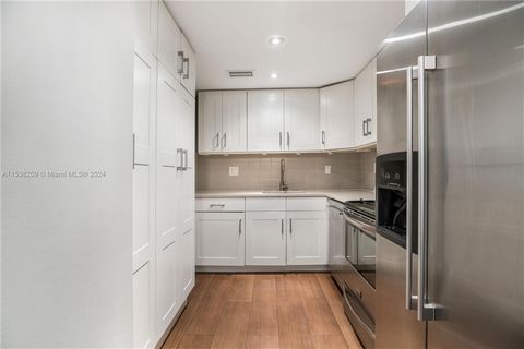 Live Limitlessly for this exclusive INVESTMENT OPPORTUNITY at Brickell 25 condo w/ a little over 3% ROI! *** Inquire directly to learn about current developer buy-out offers that have been made on the unit*** This 2-bedroom, 2-bath corner line on the...