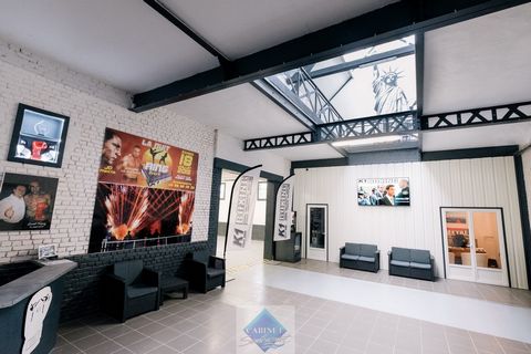 5 Kms from the sea, on a passing and strategic axis, old factory rehabilitated, composed of a large lobby with mezzanine, 2 large rooms to be defined, office, sanitary corner / cloakroom, reserve and technical room. Reception room in the basement wit...