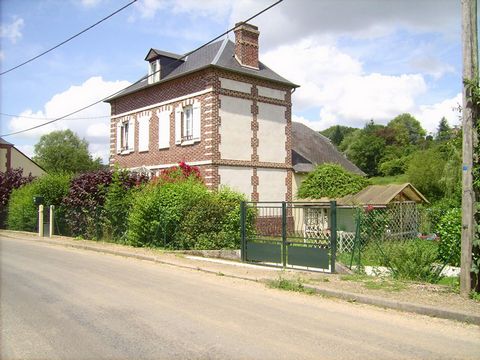 BETWEEN LYONS LA FORET AND ECOUIS - 1H30 PARIS Mansion neat, very good general condition on a flat and enclosed garden of 1087m2. The ground floor offers a beautiful living space with wooden stove and open kitchen A & E of 31m2, 1 bedroom with bathro...