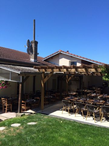 Jean-Michel Update Immo offers you this professional property. Sale of the back of the walls and the apartment upstairs. On a landscaped plot of land of 1833 M2 cadastral ZB 5 lieudit Rupt Metelle. Restaurant, Café, Bar, Wine merchant. Comprising: Ba...