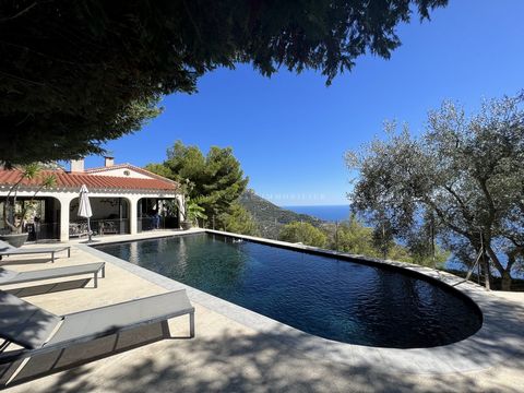 Located above the Moyenne Corniche, with a panoramic view of the sea, just 10 minutes from Monaco, here is a spacious villa of 360m2 that we refer to as 