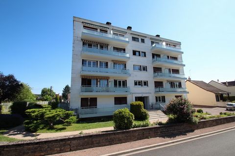 On the 4th floor of a secure residence with balconies and elevator 3-room apartment with entrance with cupboard, fitted kitchen, living room with access to the balcony, 2 bedrooms with balcony, pantry, bathroom and toilet. Cellar and garage. Informat...