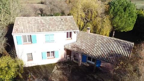 Between Isle Jourdain and Gimont recent house of 1998 of 140 m2 composed on the ground floor of an entrance hall with pellet stove, living room of 34 m2, separate kitchen, pantry, separate toilet and beautiful master bedroom with its bathroom. Upstai...